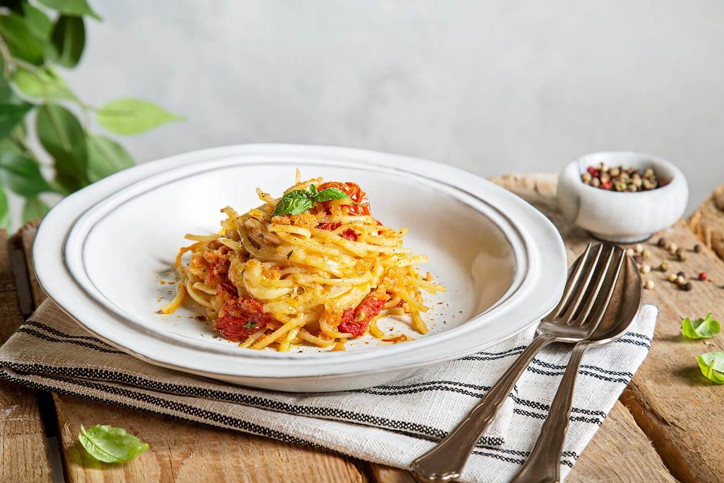 Roasted Tomato Linguini With Mozzarella And Basil Gallo