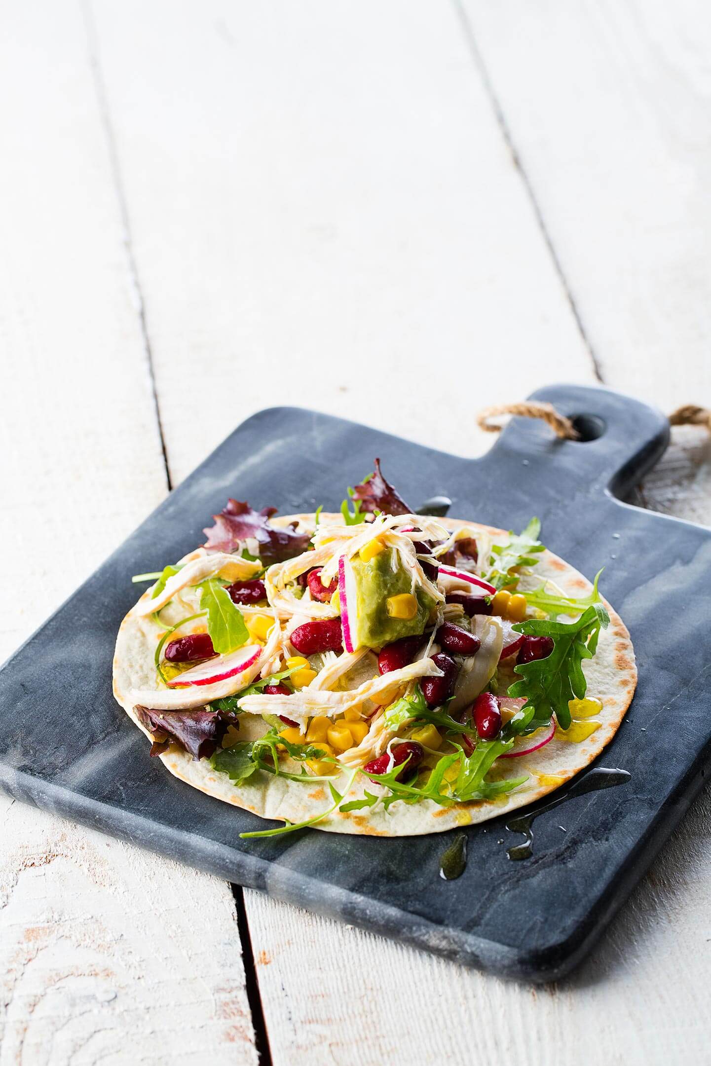 tortillas-con-pollo-ma-z-y-frijoles-gallo